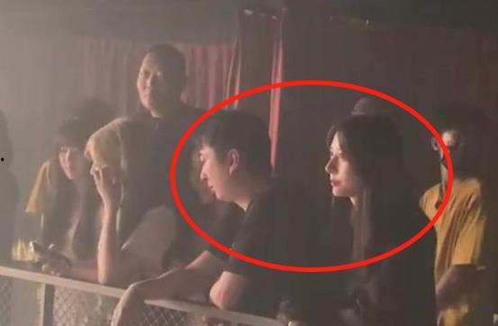 吃瓜网红紫色氛围灯,揭秘网红圈的秘密生活